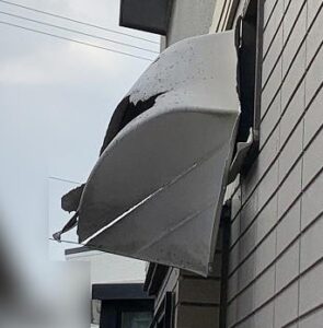 換気口フード取れかけ