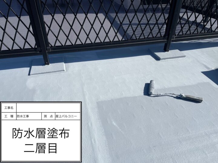 屋上防水　防水層塗布(2回目)