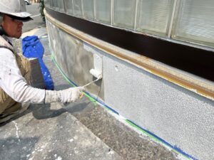 基礎の膨れ部分　補修