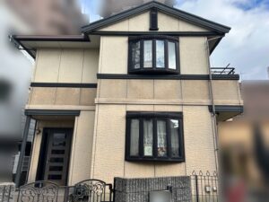 外壁屋根塗装施工前の尼崎市 立花教会牧師館様 全景